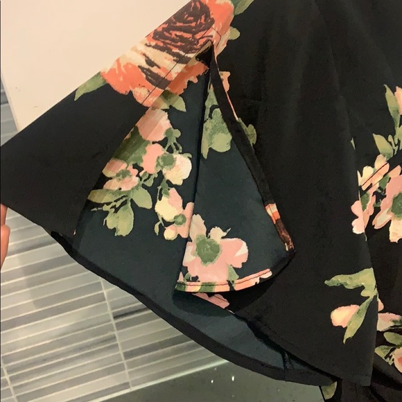 Band of Gypsies New w/ Tags Floral Romper - Picture 5 of 7